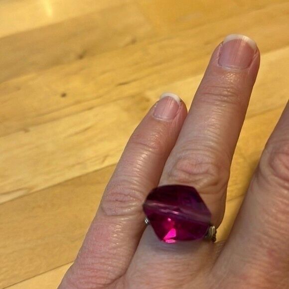 Beautiful costume jewelry ring. Silver wire hand crafted metal with pink stone - Picture 4 of 10